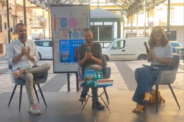 Fabio Genovesi con la Direttrice del Polo Biblio-Museale di Foggia, Gabriella Berardi e il libraio di Ubik, Salvatore D'Alessio.